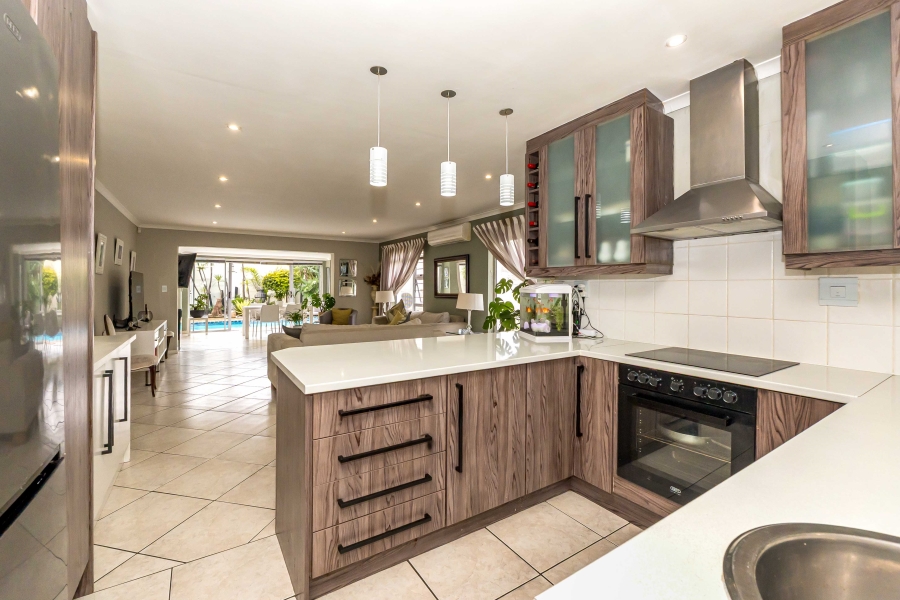 3 Bedroom Property for Sale in Sunningdale Western Cape